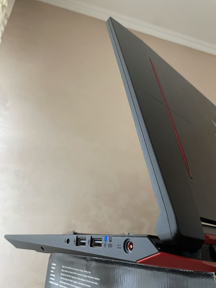 Ноутбук 17.3ʼ Acer Predator Helios 300 GTX1060 intel i7 16gb