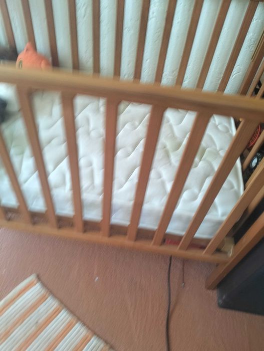 Vendo berço de bebé com ou sem colchão...