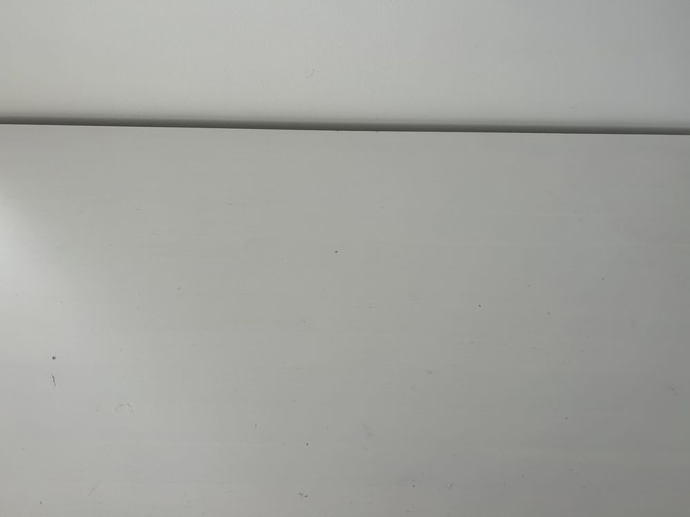Białe biurko ikea