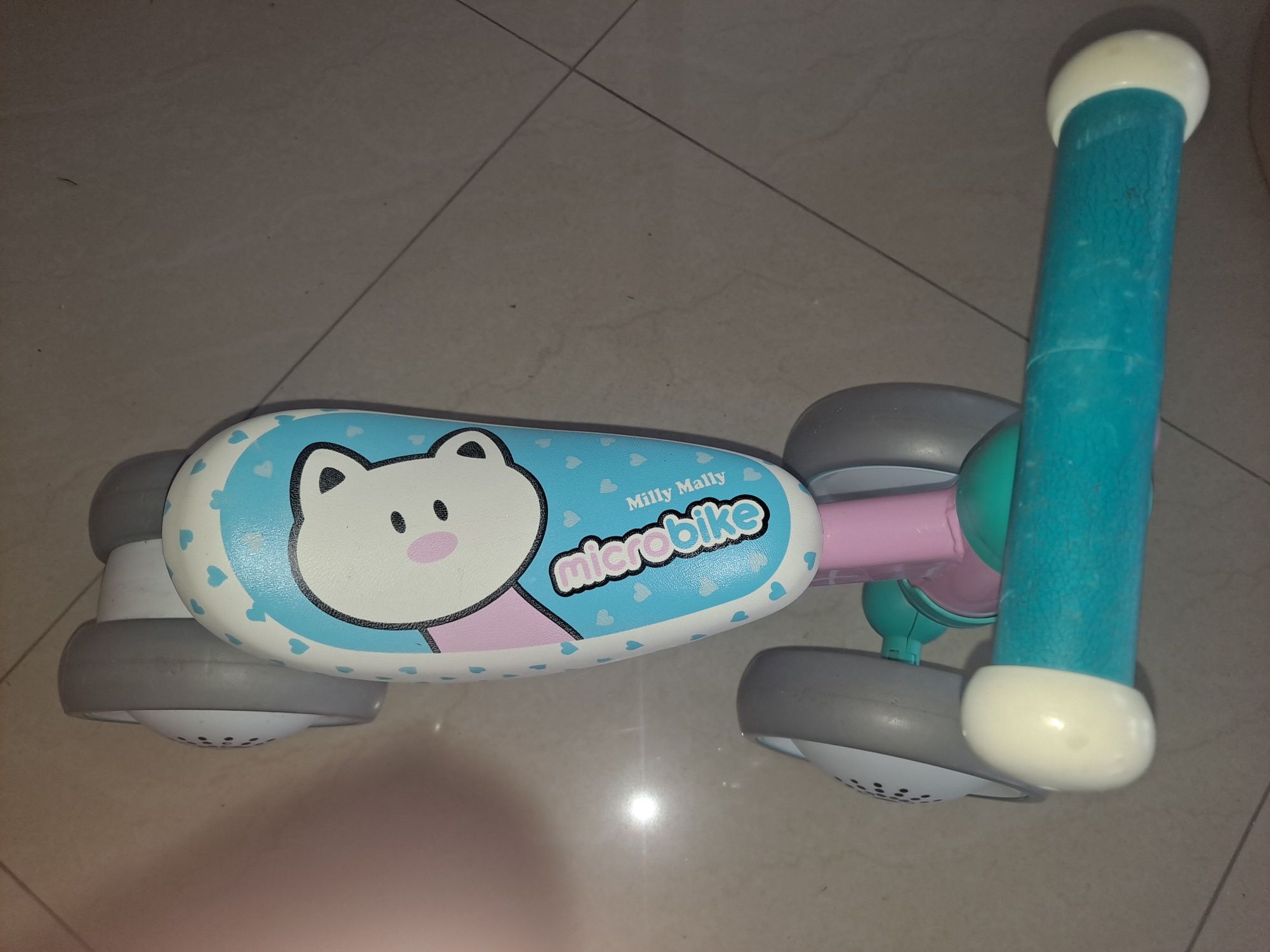 Rowerek biegowy mały microbike cat miały mally
