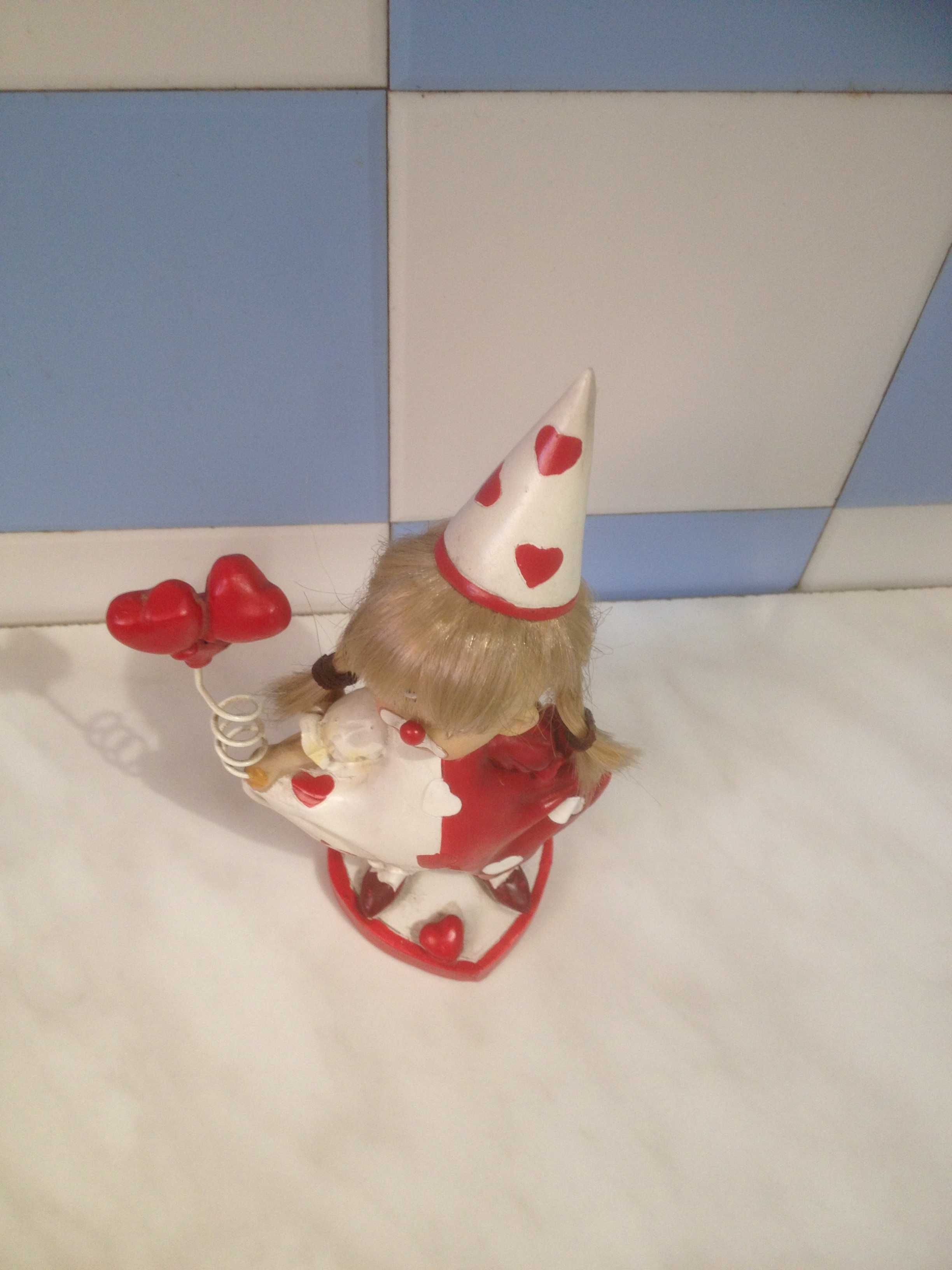 Figurka klaun pajacyk serduszka ceramiczna Walentynki
