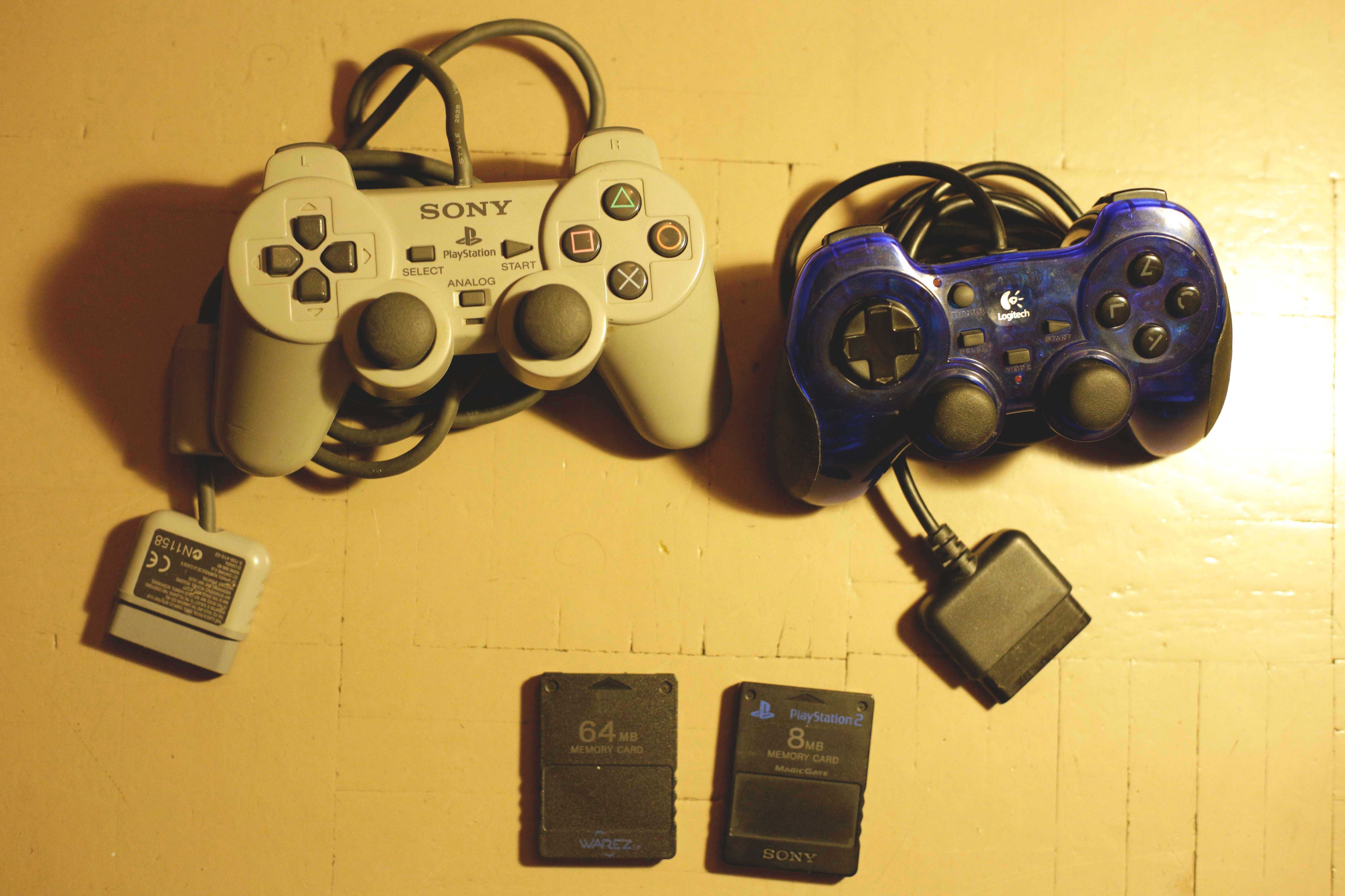 Sony Playstation PS2 + 2 pady, 2 karty, zasilacz, pudełko+Free MC Boot
