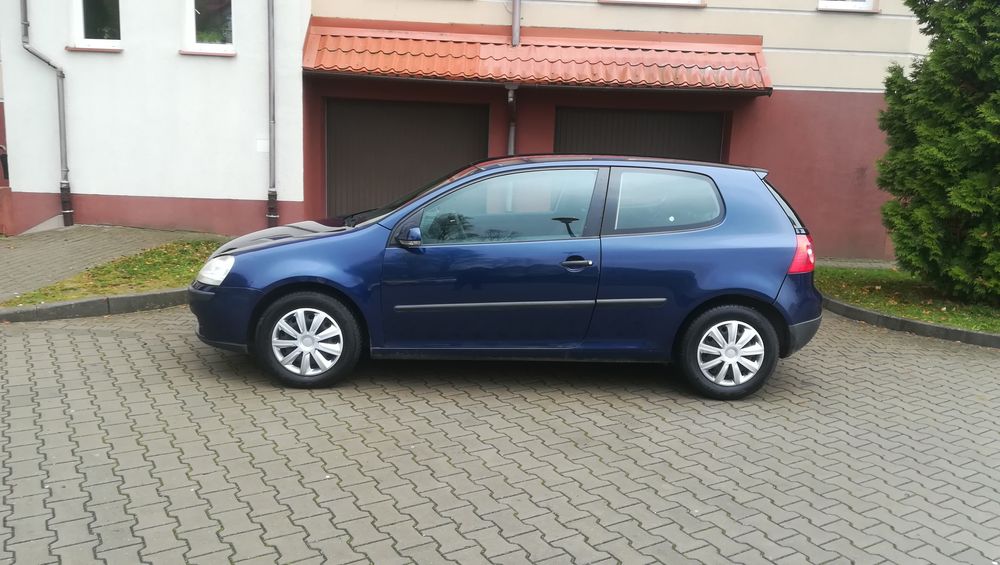 Sprzedam Golfa 5 benzyna hak klima