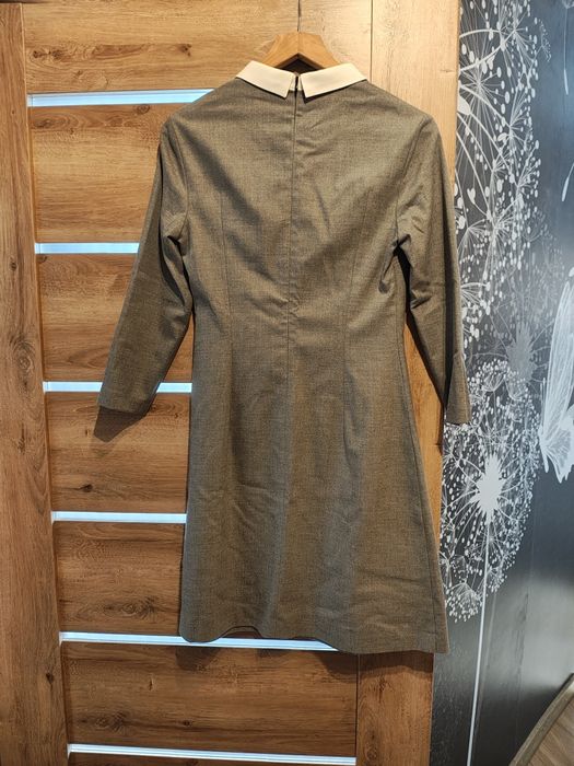 Elegancka sukienka z kołnieżykiem