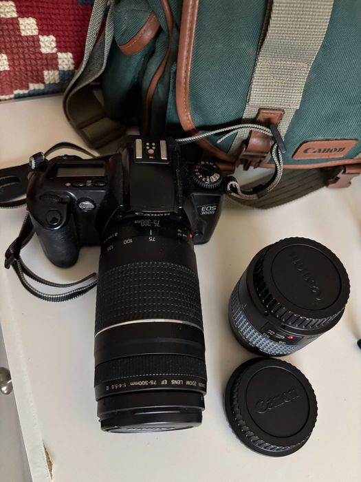 Canon EOS 3000 com 2 Objetivas + Bolsa + Tripé