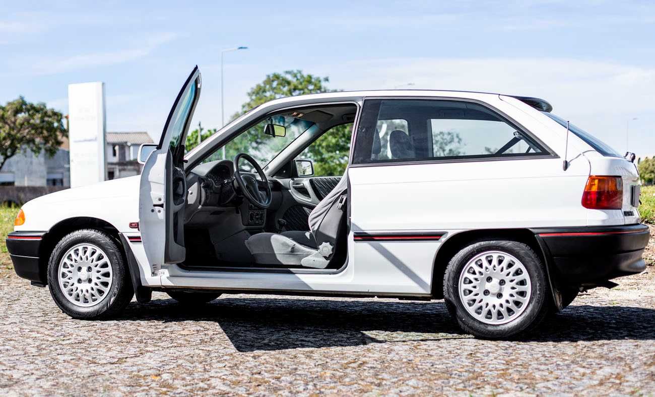 Opel Astra GT 1.6i 3P. (Certificado Museu do Caramulo)