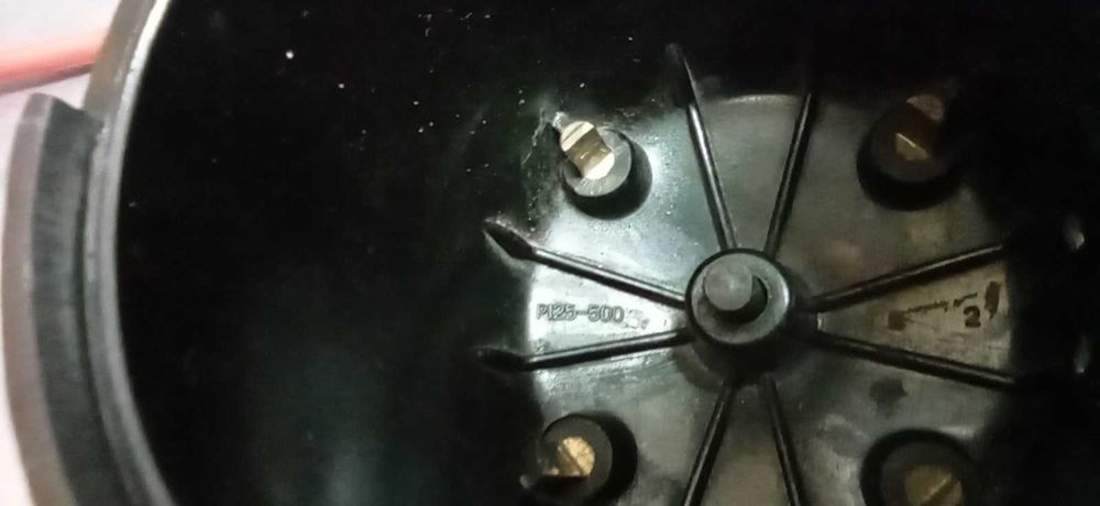 Кришка трамблера ВАЗ 2101-2107,2121,2131, мідні контакти.