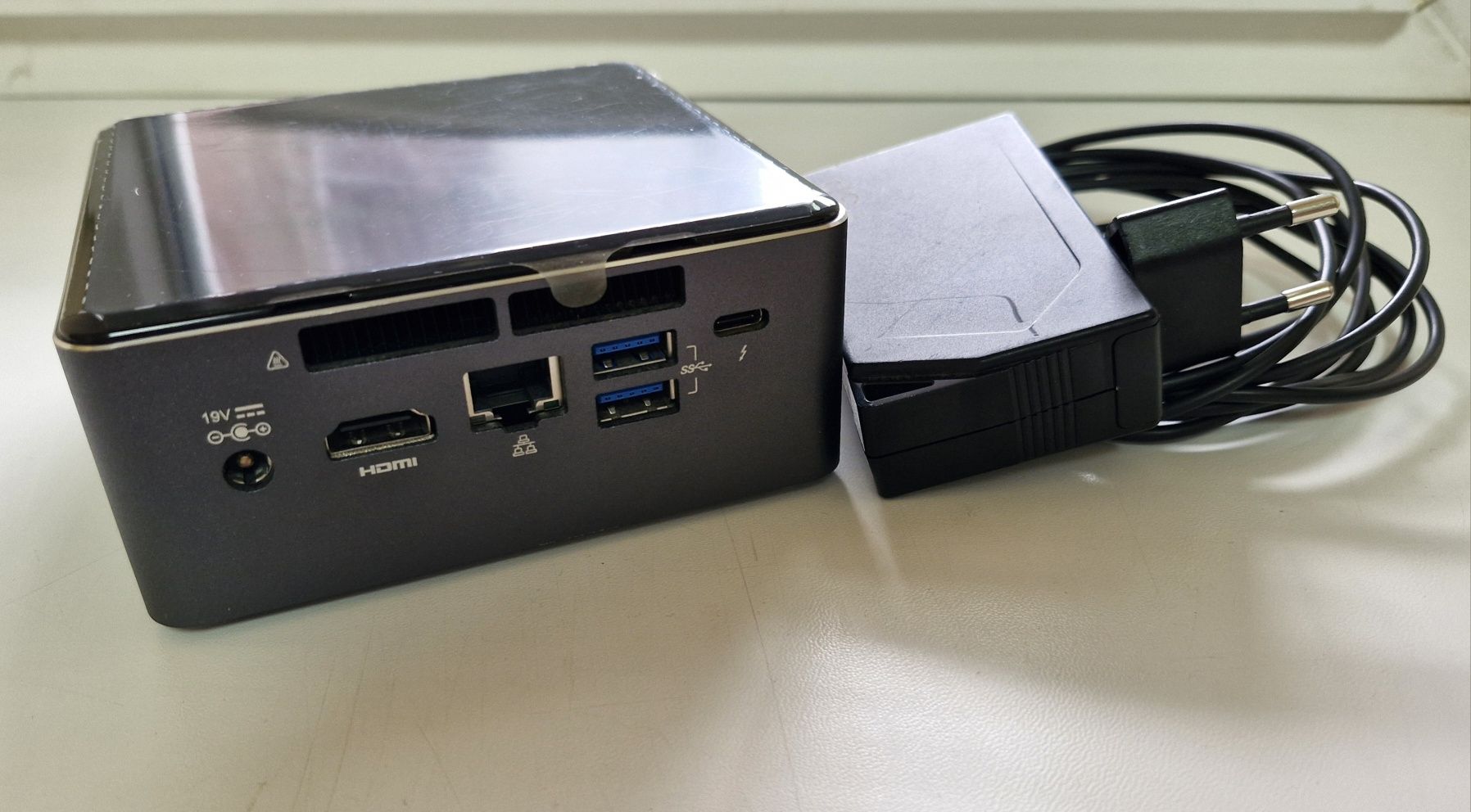 Міні-компютер Intel Nuc NUC7I7BNH