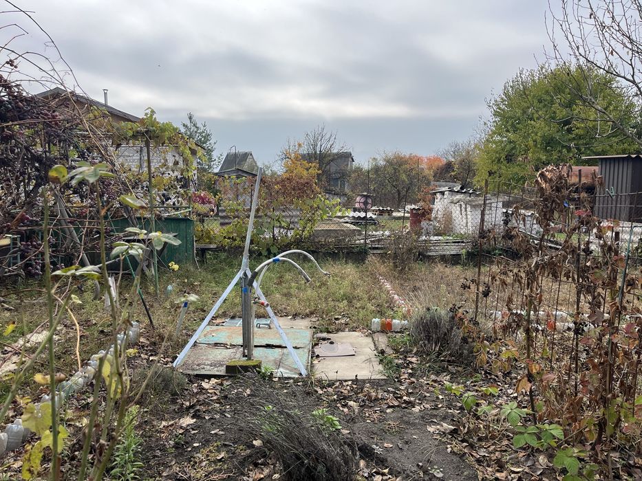 Дача на березі річки в Труді