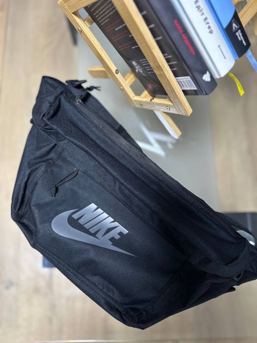 Продам сумку , бананку Nike
