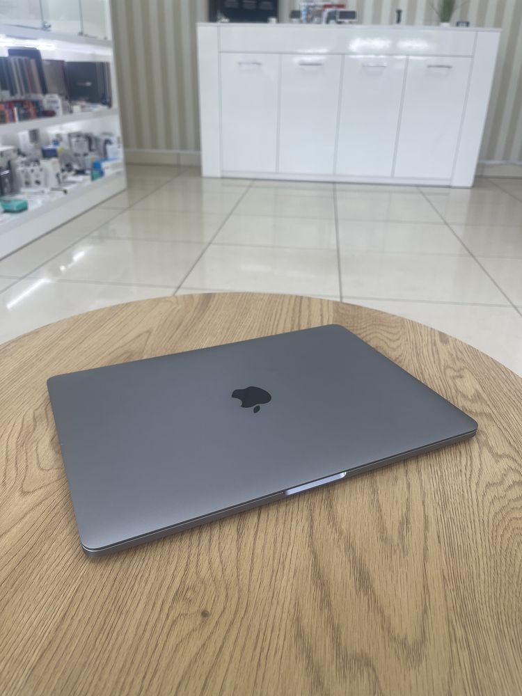 MacBook Pro 13 2019 i5/8/128 Space