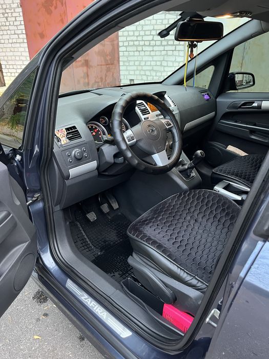 Продам свой семейный автомобиль в очень хорошем состоянии