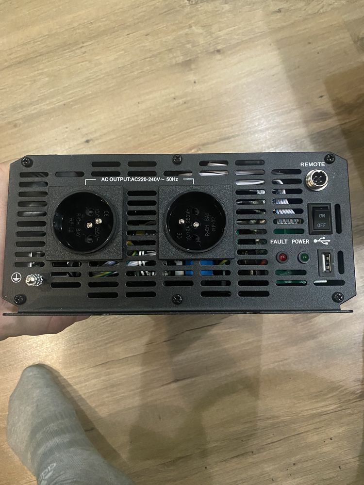 Преобразователь инвертор 24v- 220v