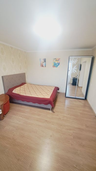 Центр, біля Будинку Торгівлі, 1к.подобово, почасово світло є завжди