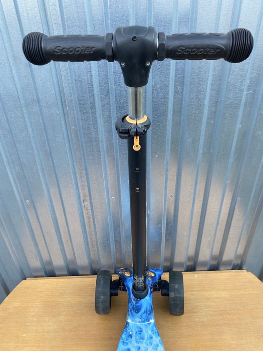 Дитячий триколісний самокат