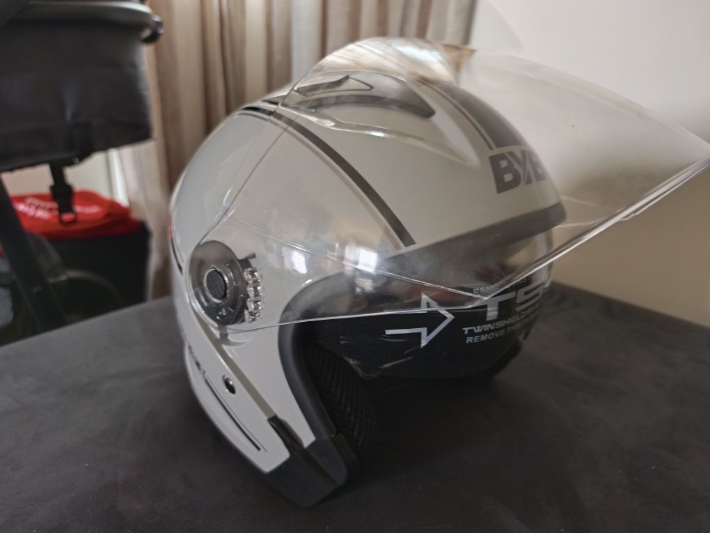 Capacete BYB novo