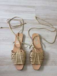 Sandalias douradas Zara