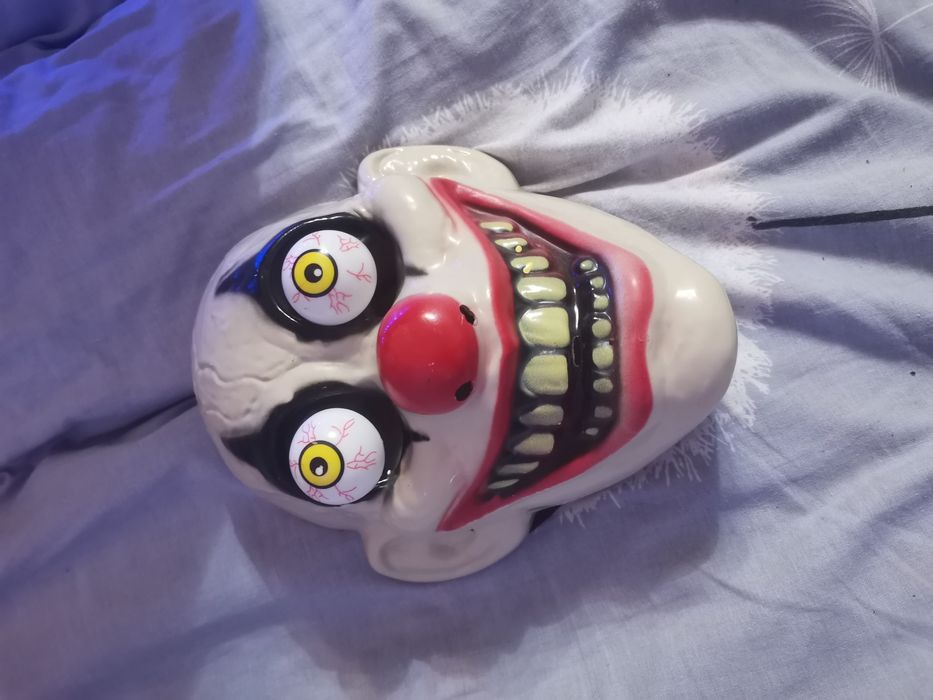 Маска клоуна, хеллоуин