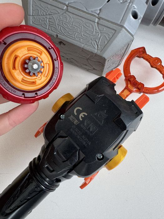 Молот Тора та Бейблейд Infinity Nado