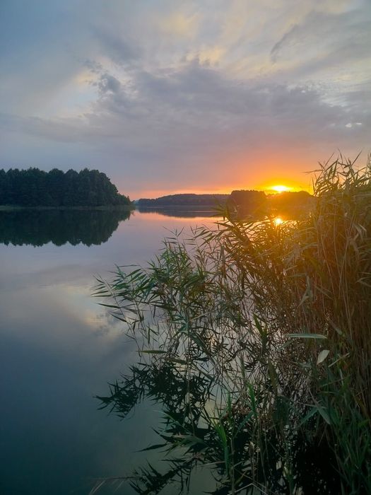 Wolny 18-21..09 Domek nad jeziorem Wielkie Leźno z pomostem i łódka, w