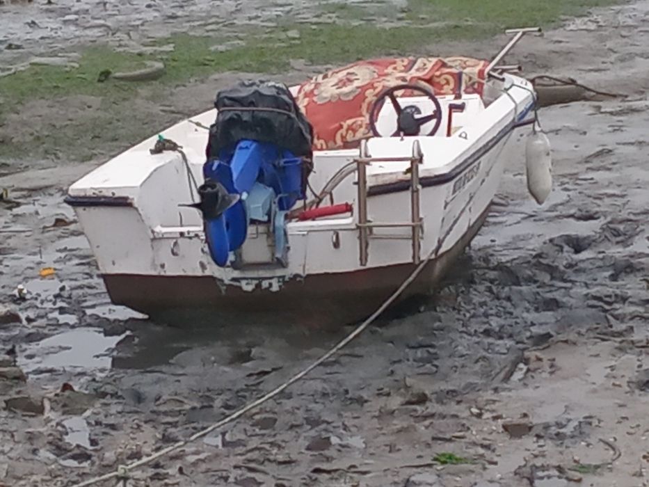 Barco com documentos.4.37