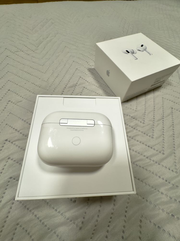 Наушники AirPods Pro A2083 A2084 A2190 оригинал