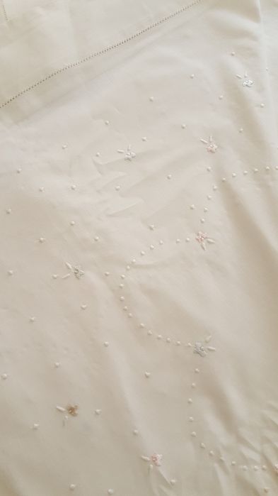 Lençol novo e 2 almofadas e bordado à mão