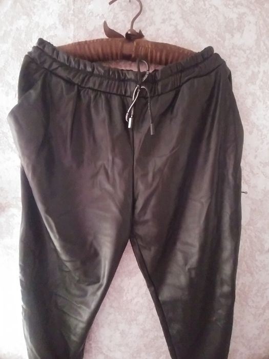 Кожаные джогеры штаны на резинке брюки спортивные