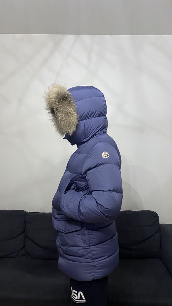 Пуховик MONCLER оригинал .