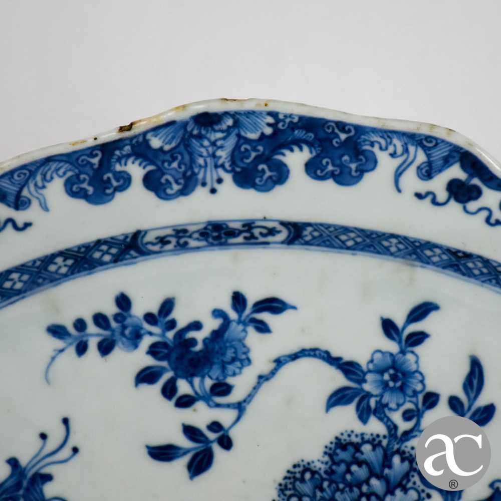 Travessa oval bordo recortado porcelana da China, Qianlong séc. XVIII