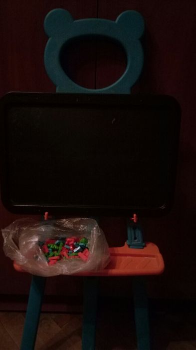 Магнитная доска, мольберт для рисования.