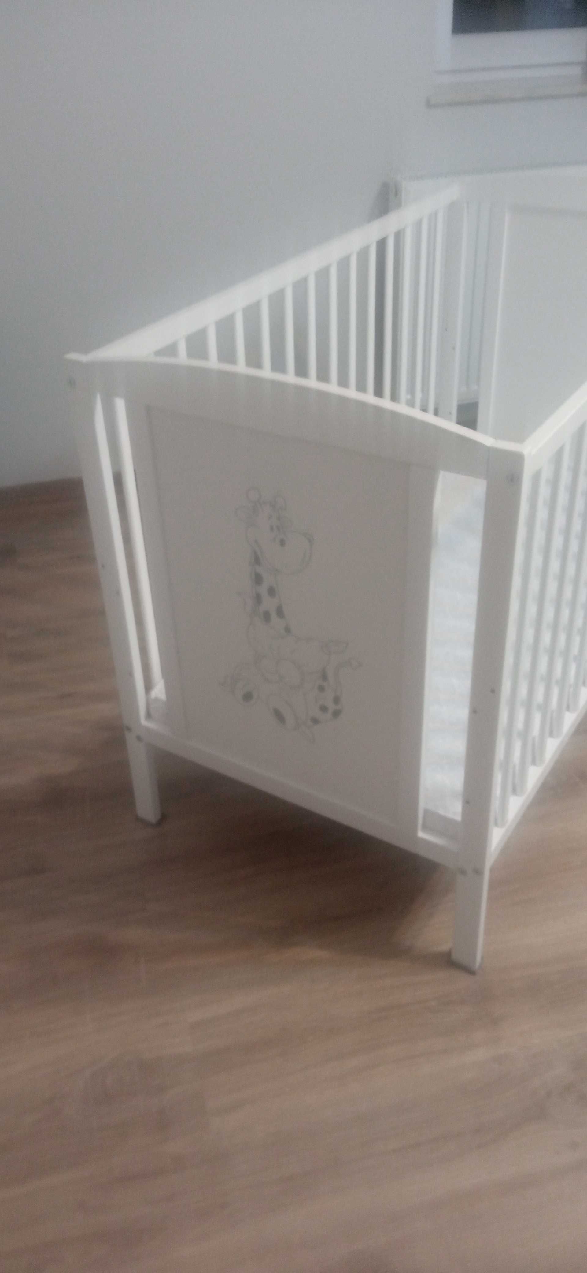 Łóżeczko z dodatkową barierką + materac