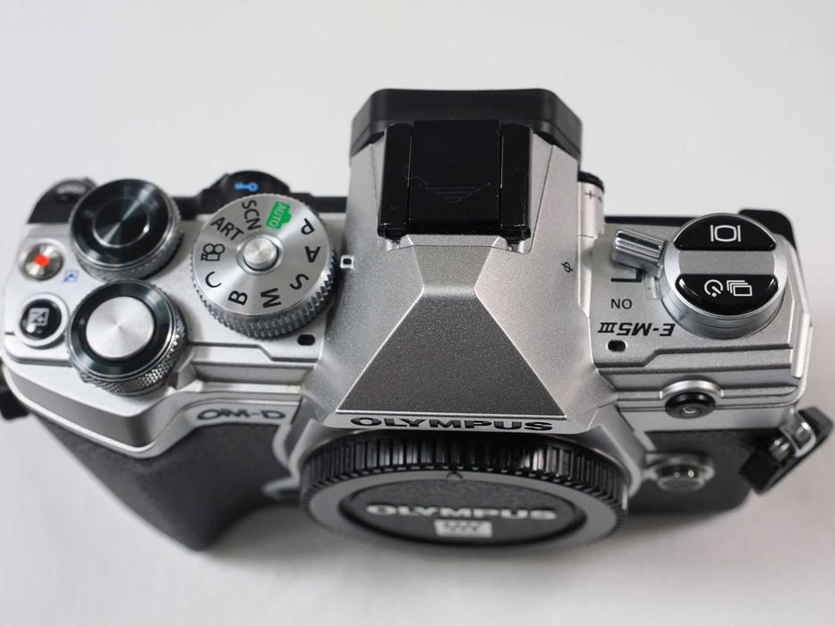 Olympus OM-D  E-M5 III + Grip ECG 5