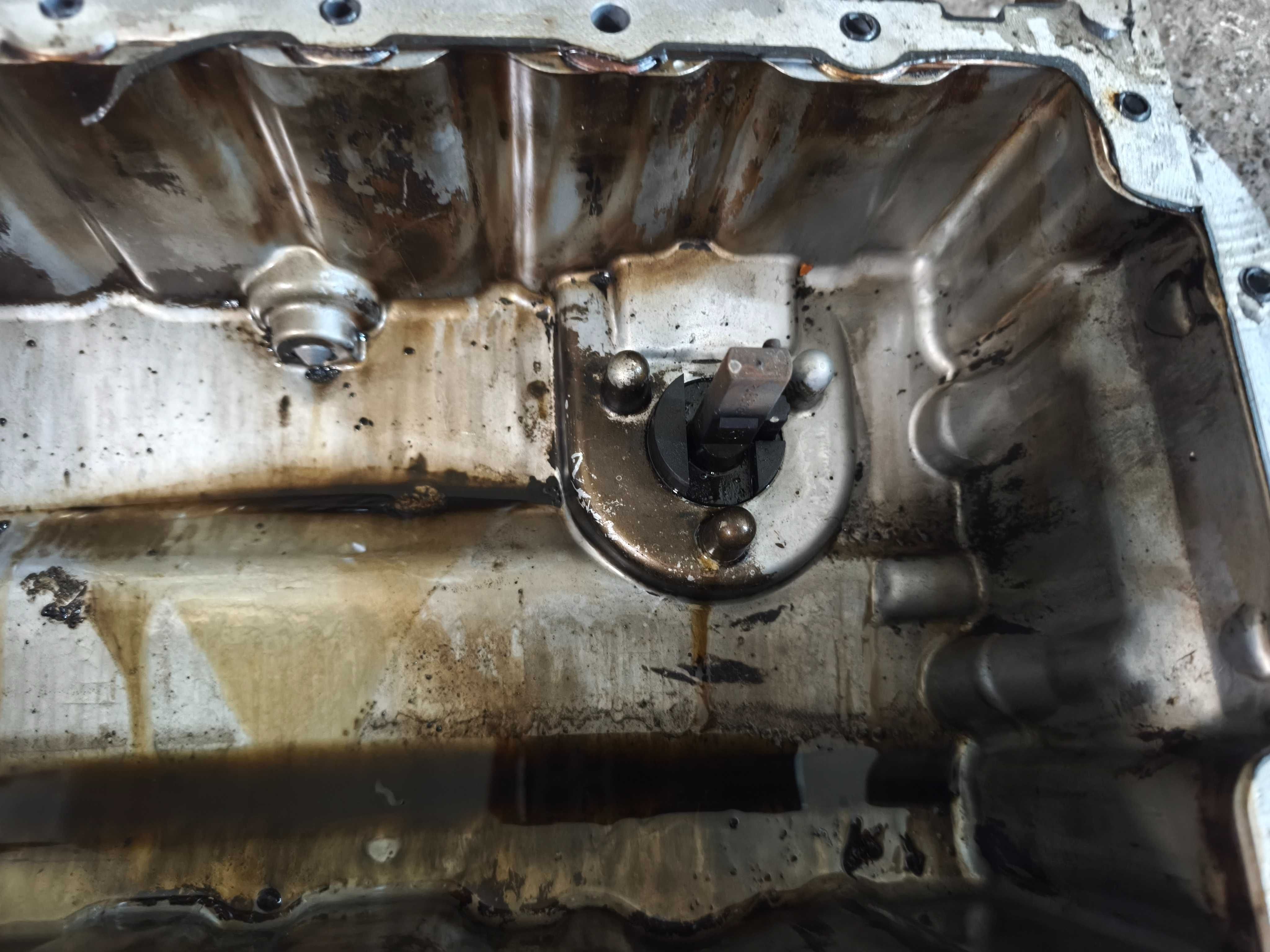 Масляний піддон з датчиком VW Golf 1.6 MPI