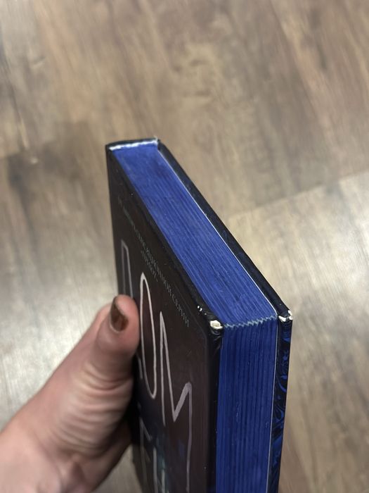 Цікава книга «Дім тіней» Меделін Ру