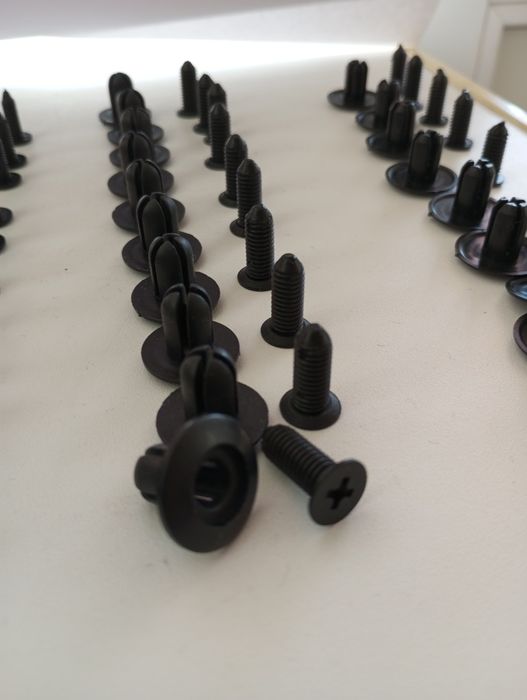 Універсальний набір кліпс для авто 60 штук.