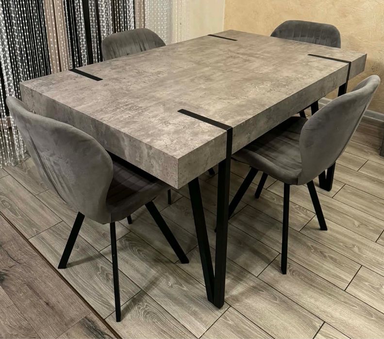 Stół z krzesłami Rezerwacja