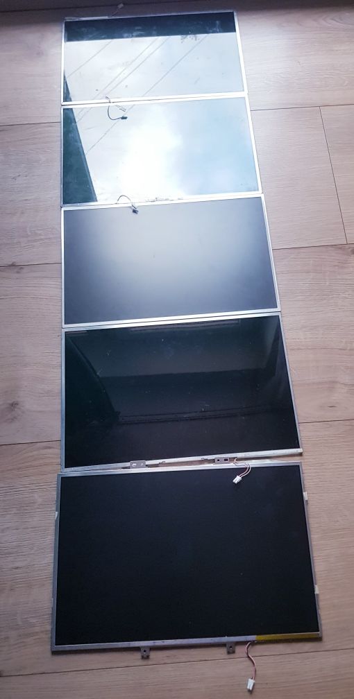 Sprzedam matrycy do laptopów 5 sztuk