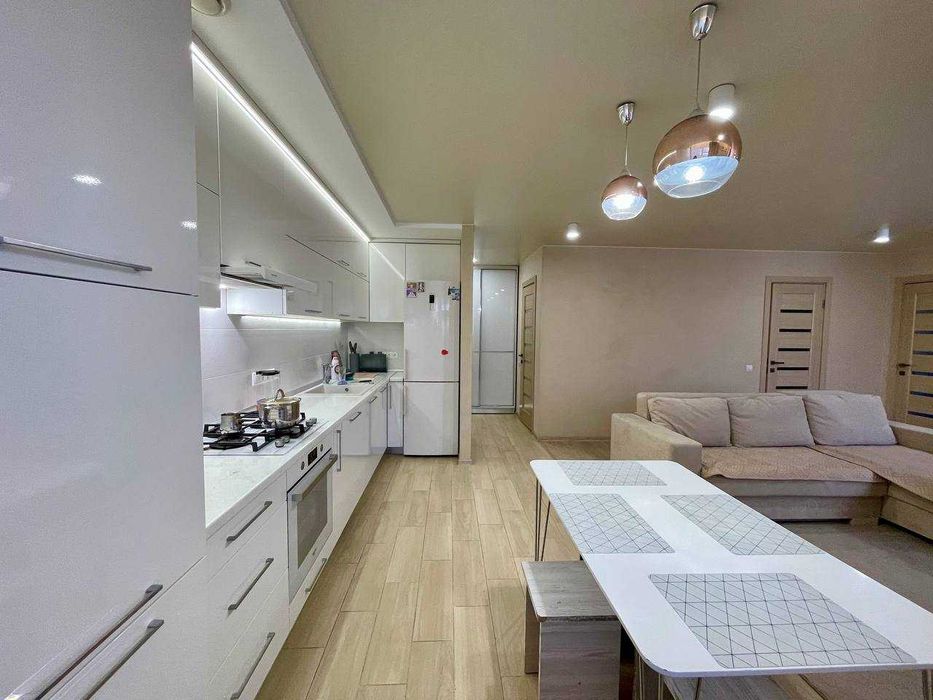 Продаж чудової дворівневої квартири! Виставка