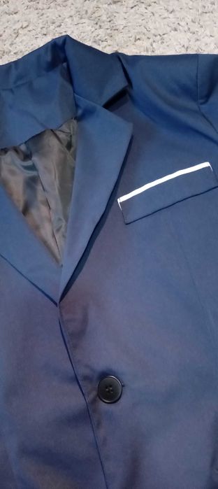 Fato masculino em tecido leve.