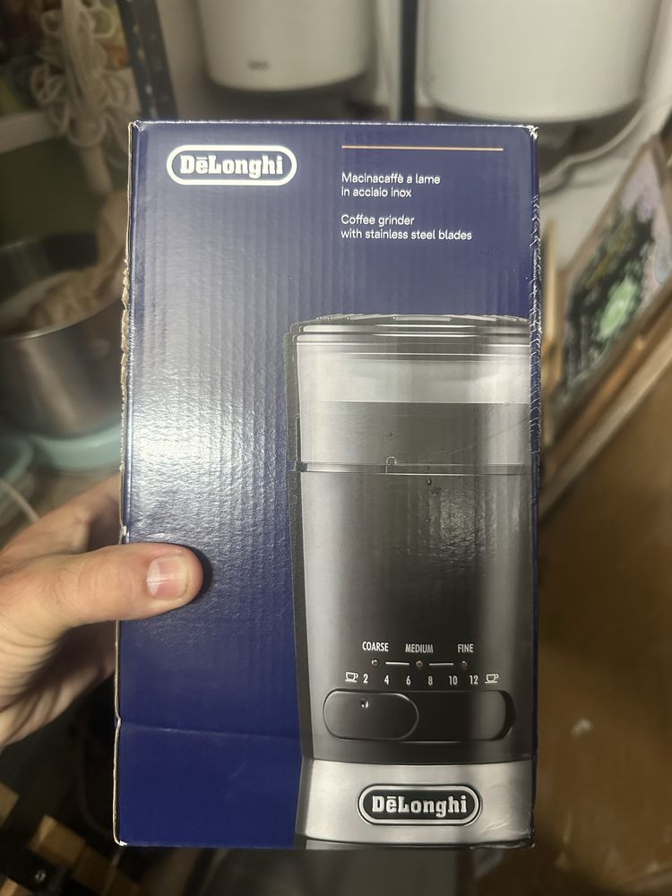 Pack Máquina de Café De’Longhi Dedica EC685 + Moinho KG210 – Inox