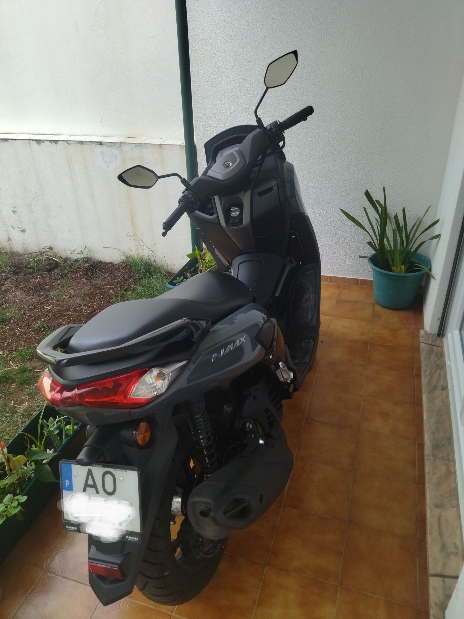 N Max 125 poucos km