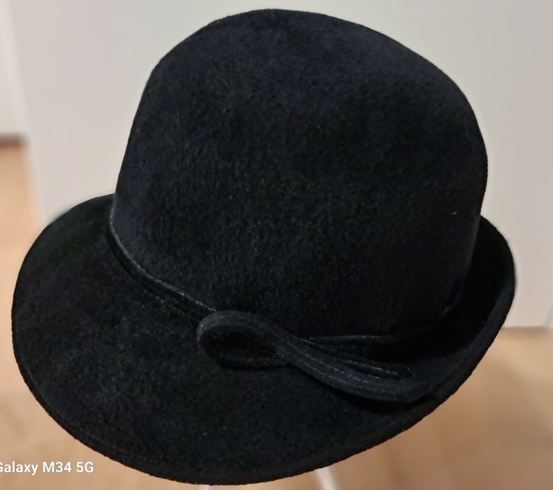 Kapelusz damski czarny,welurowy,stan idealny