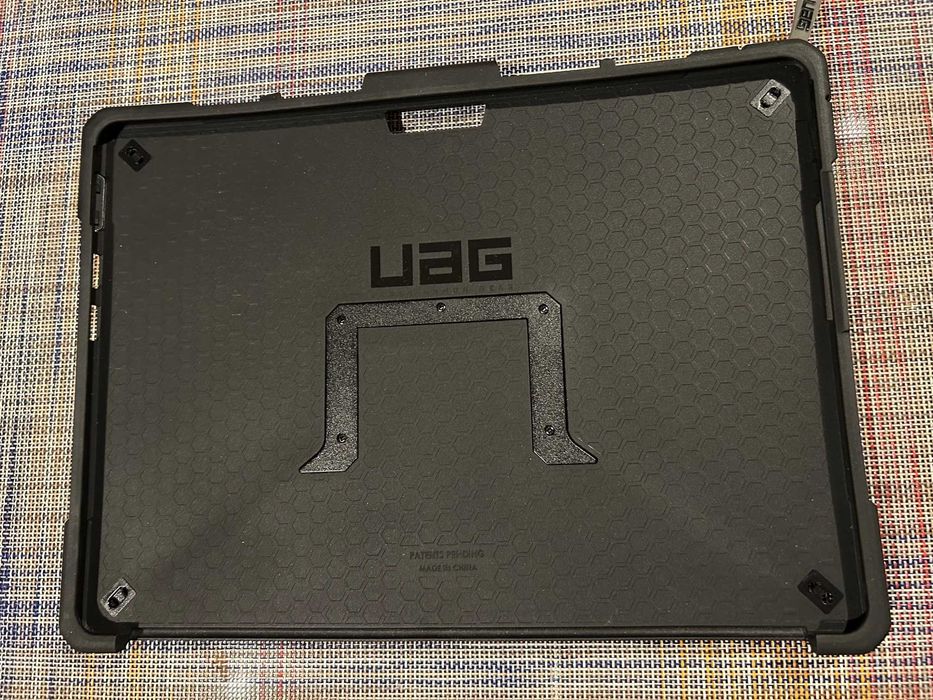 UAG-Capa para Microsoft Surface Pro X Metropolis