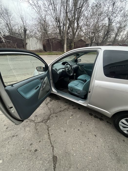 TOYOTA Yaris 2000г 1.3 бенз VVT-I Автомат Переоформление