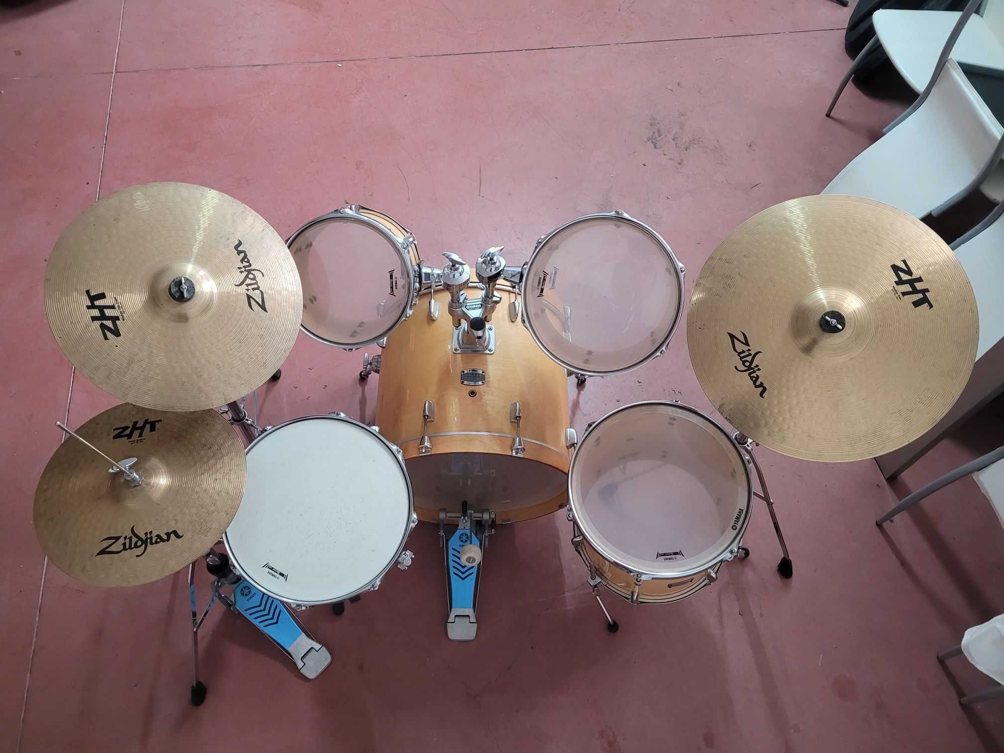 Bateria YAMAHA com pratos Zildjian