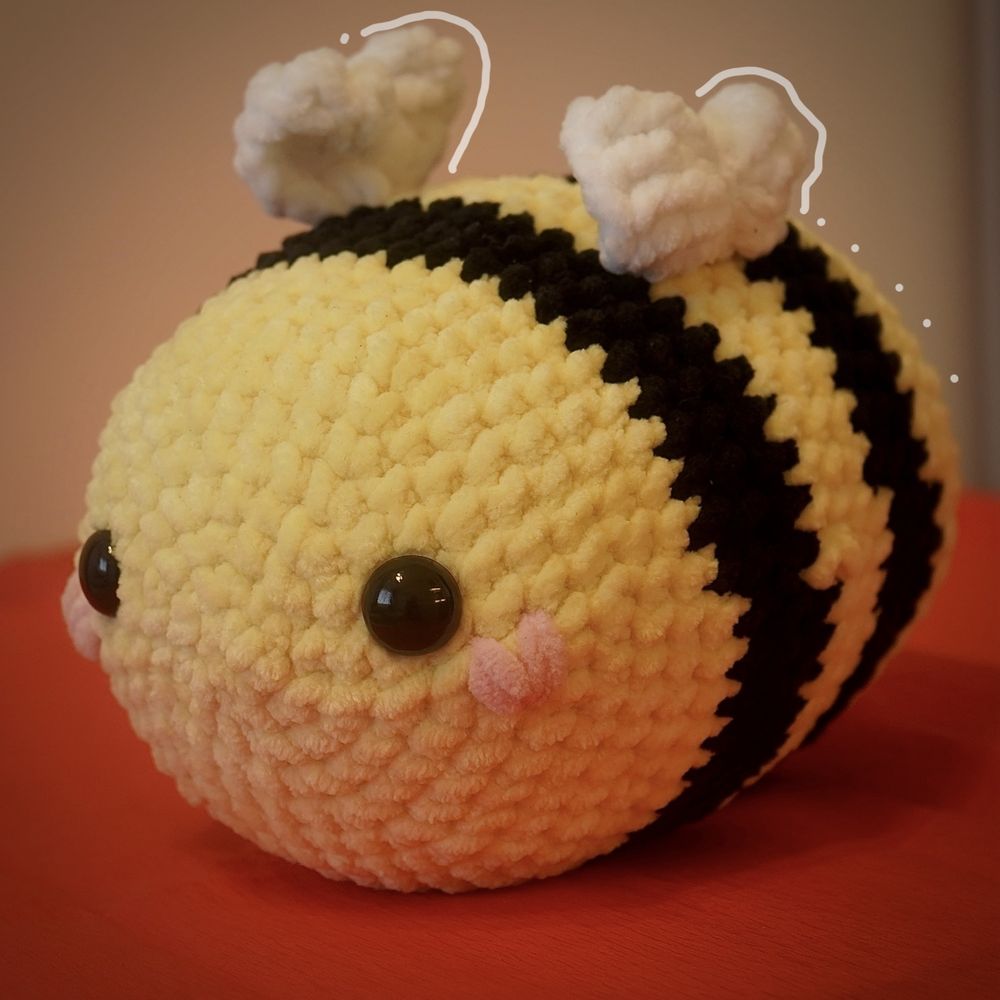 Pszczółka Amigurumi szydełko handmade pluszak pszczoła