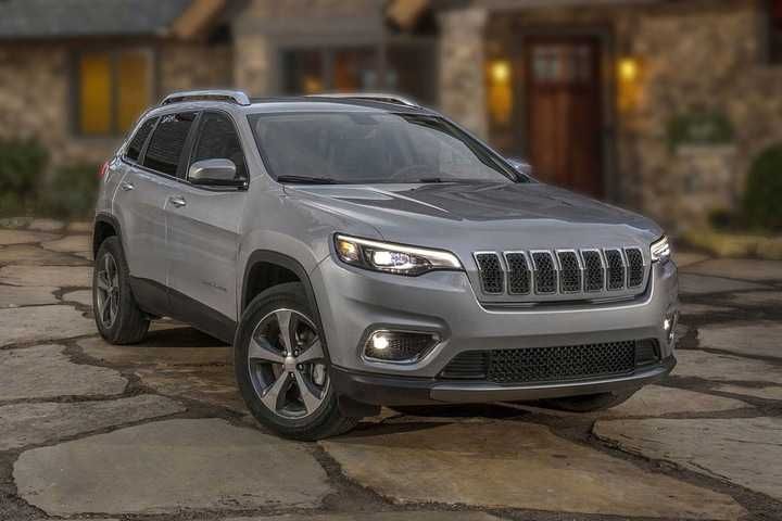 JEEP CHEROKEE V KL 18+ Решотка Бампера переднего центр 68288044AB