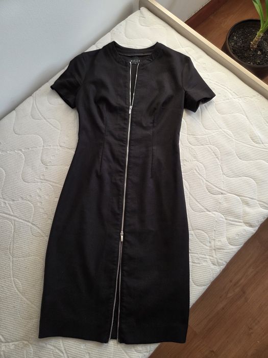 Dopasowana sukienka Mohito