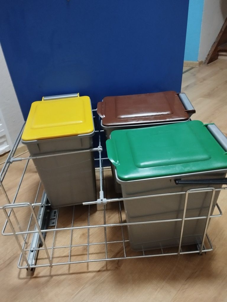 Kosz  do szafki ,do segregacji z pojemnikami